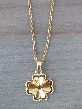 Clover 4Leaf Style Pendant Necklace 18k Gold Plated Stainless Steel